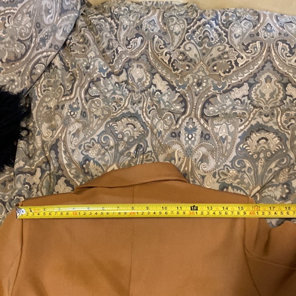 Like new.  Beautiful lined jacket in a a true camel color. Measurements in photo - Picture 7 of 9